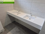 Dvojumyvadlova deska 177_47cm_2 hranata umyvadla massive42_bila RAL 9016 a granit obsidian