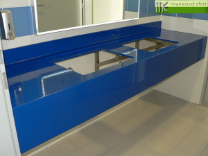 Vědeckotechnologický park Ostrava_umyvadlové desky Flexible60_10cm zadní soklík_25cm přední čela_RAL modrá a žlutá