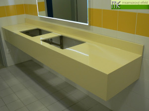 Vědeckotechnologický park Ostrava_umyvadlové desky Flexible60_10cm zadní soklík_25cm přední čela_RAL modrá a žlutá