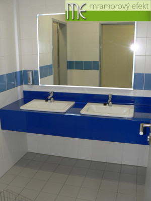 Vědeckotechnologický park Ostrava_umyvadlové desky Flexible60_10cm zadní soklík_25cm přední čela_RAL modrá a žlutá