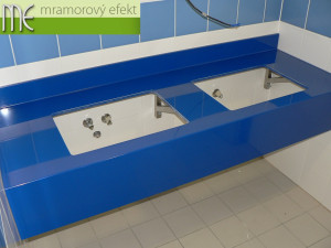 Vědeckotechnologický park Ostrava_umyvadlové desky Flexible60_10cm zadní soklík_25cm přední čela_RAL modrá a žlutá